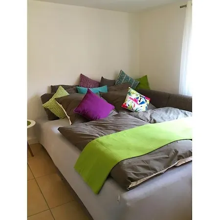 With 2 Bedrooms Semesterbostad *